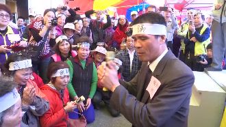 反火葬場自救！埔鹽鄉民鄉長互跪爆哭