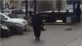 保母提女童頭／翻攝自twitter