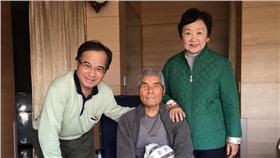 ▲蘇煥智探視崑濱伯。（圖／翻攝自蘇煥智臉書）
https://www.facebook.com/photo.php?fbid=10204198667766223&set=pcb.10204198699567018&type=3&theater
蘇煥智,崑濱伯