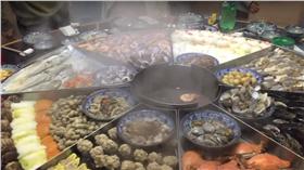 ▲超誇張生猛海鮮轉盤。（圖／翻攝自the JaYoe Nation Youtube）
https://www.youtube.com/watch?v=g4-vZpjpoyY