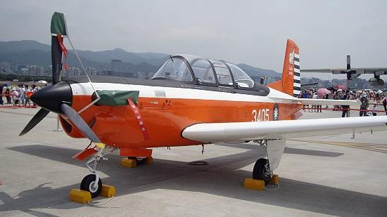 新/空軍T-34教練機墜毀 2飛行員殉職