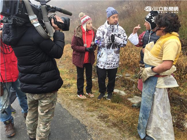 不丹修行搞自虐　一步一磕修兩年