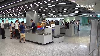 貼張標籤快速通關上機　僅限轉機旅客