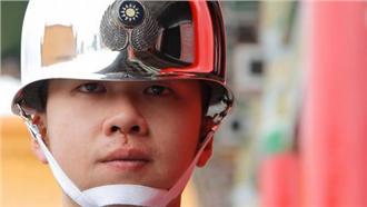 這才是軍魂！禮兵站哨「凍到流鼻血」