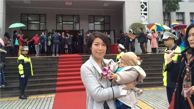 綠委余宛如　提案讓3歲兒進立院開會