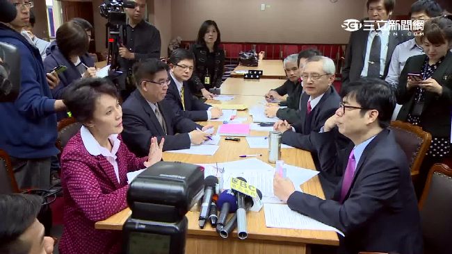 黃昭順陳其邁搶議程　內政委員會停擺