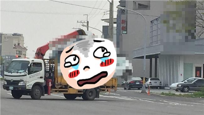 汽車也搞三貼？　路上看到最好躲遠點