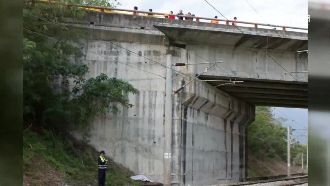 少年陳屍偏僻高架橋下　家屬疑遭推落