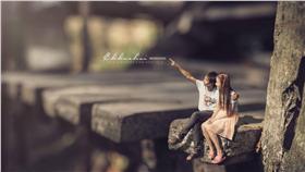 ▲泰國攝影師คนตัวเล็ก拍婚紗大玩創意，將新人們帶進小人國世界。（圖／翻攝自คนตัวเล็ก臉書）
