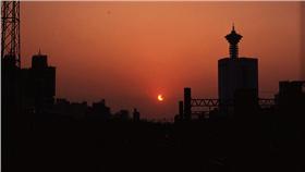 日偏食-▲圖／攝影者PROchia ying Yang, flickr CC License-https://www.flickr.com/photos/enixii/4296784013/