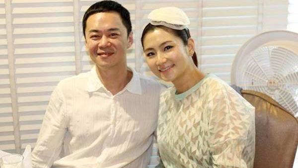 「公主變婢女」Selina為愛下跪