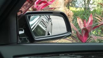 調低後照鏡15度　後方人車全都入