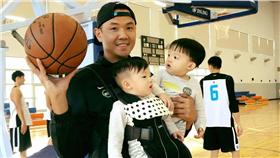 黑人,陳建州,籃球,灌籃,整人節目
圖／翻攝自黑人 陳建州粉絲專頁