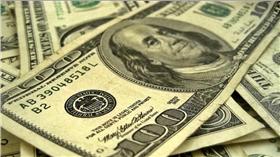 ▲美金。（圖／攝影者401(K) 2012, Flickr CC License）
https://www.flickr.com/photos/68751915@N05/6355318323/in/photolist-aFAEHR-a3218U-bZvZTL-ac3xAZ-bZvW5h-6FdBo-6Fecw-6Fdsr-7NaPSe-6g5Qry-PSZ6X-abdB8E-aFDcrg-bFG2wn-62QF77-9Px5o-oCv68v-om1FTj-oixVww-aFAHsp-q5DPn9-fKcz8e-bH1eG4-qKexMt-oZW3YK-ouRbSr-oM4pb8-aFAKZi-6bMfa9-ouQQ2u-o26Dhc-oKirbj-qrtXaj-oMkjfD-621BgK-qK5zd3-q5DP7Q-qLnACP-qLnABM-pvScdP-penMYs-ptPWP5-r1x1YN-6bMeeQ-8hDDft-dV2NxL-Egjzr-penNgb-pemXyx-q6PAT5
美金,美鈔