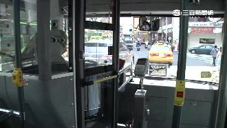 影／司機猛關門險夾傷小孩　乘客飆罵