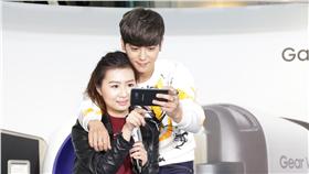 粉絲互動大送福利，畢書盡溫柔環抱、超Man胸咚。(圖／公關照)