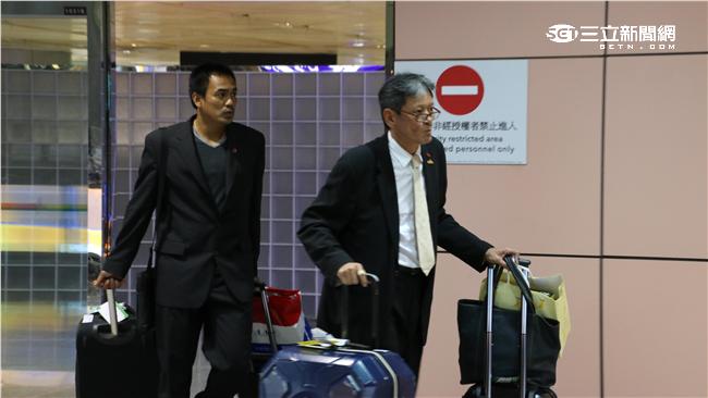 中職代表隊返國　球迷接機就等陳金鋒