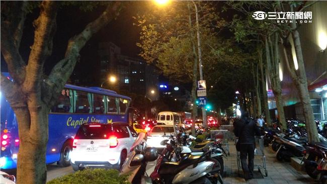 好市多車龍占路！北市今強制驅離3次