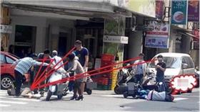 車禍,短褲妹,網友,爆料公社,正妹,辣妹▲圖／翻攝自爆料公社臉書