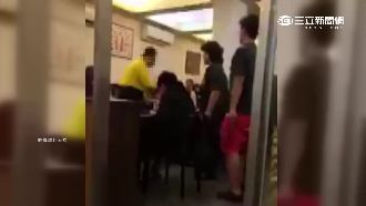 不顧人潮硬插隊　男嗆「我里長兒子」
