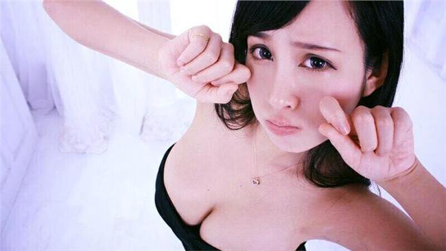 F奶小模衰成「小三」臉書吐心聲