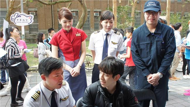 華航招募培訓機師　月薪上看20萬