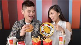 ▲麥當勞與三麗鷗熱門角色「蛋黃哥」首次聯名合作，明（9）日起推出全套三款「蛋黃哥陶瓷餐盤組」，套餐加購199元即可獲得乙個，療癒又實用。（圖／業者提供）