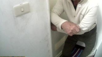 女大生洗完澡竟受困　崩潰哭喊2小時