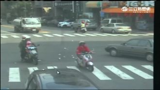 千元大鈔馬路飄　好心運將拾金不昧