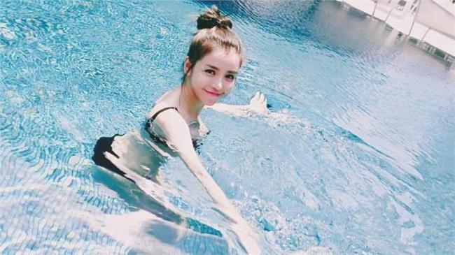 李毓芬燦笑挺C乳　水中嬌喊想度假！