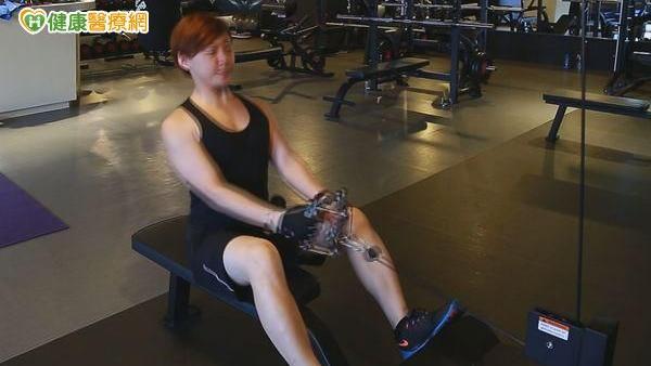 拼命重訓練肌肉速成？　教練：反效果
