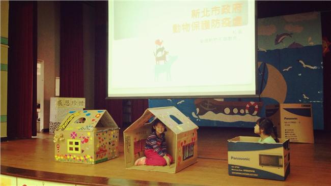 小學生體驗住在寵物籠：好噁心想出去
