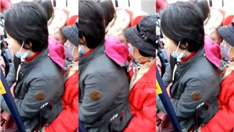 影／惡女搭公車腳酸　竟跨坐阿桑腿上