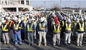 福島默哀_路透社