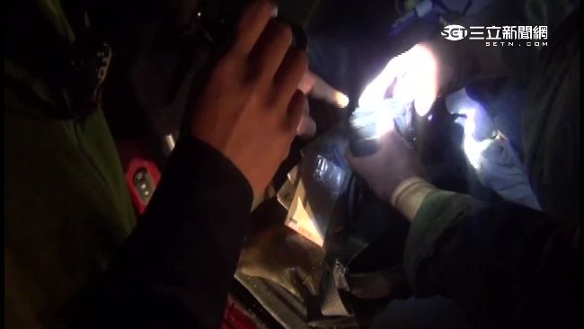 警摸黑埋伏山老鼠　車上赫見海洛因