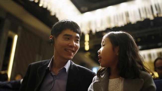 棋王婚慶　AlphaGo執行長送禮