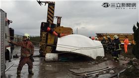 吊車,翻覆,海巡署,貨櫃
圖／翻攝畫面