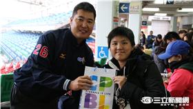 中華職棒裁判簽書會尤志欽（圖／記者王怡翔攝）