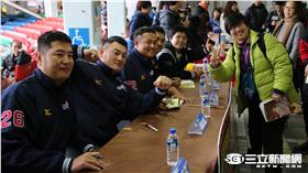 中華職棒裁判簽書會（圖／記者王怡翔攝）