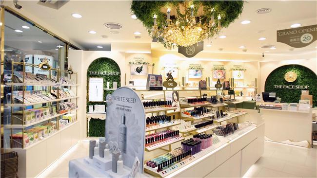 走進這間店，讓妳跟首爾明洞零時差…