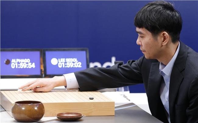 AlphaGo首敗！李世乭奪回一勝