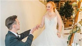 唐氏症模特兒Madeline Stuart拍攝婚紗照
翻攝自每日郵報
http://www.dailymail.co.uk/femail/article-3484738/Down-syndrome-model-Madeline-Stuart-stars-romantic-bridal-shoot.html