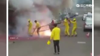 神明遶境險釀災　鞭炮炸轎火竄2樓高