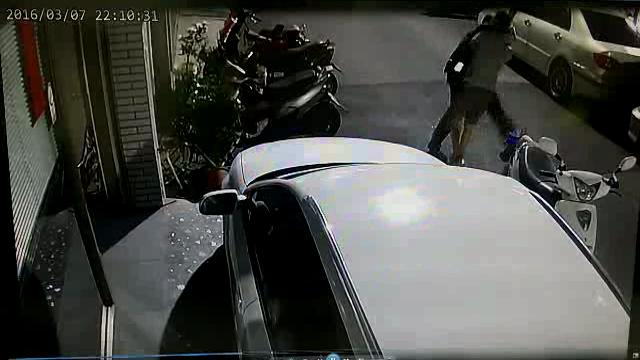 癡情男衝前女友家　警使出大外割壓制