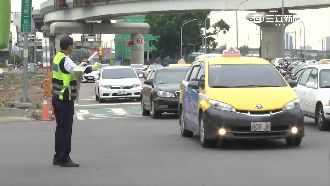 偷車賊迷上指揮交通　理由讓警察傻眼