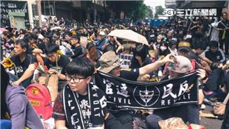 江宜樺花式轉彎？他酸：撞電線桿了？