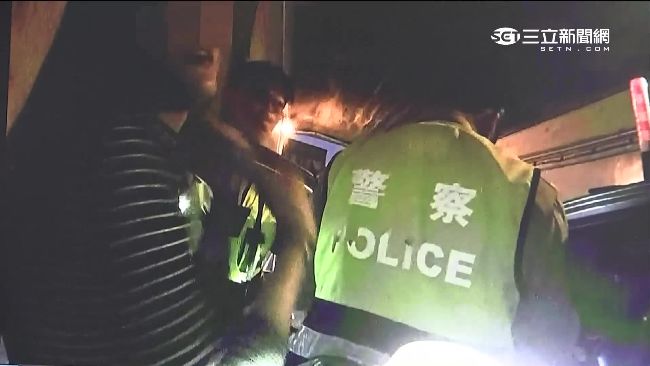 「我要哭了啦」酒駕女藏毒還嗲求警