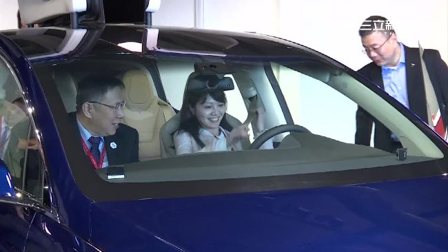 訪美蹦出一個「女兒」　讓柯P頻驚叫