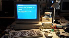 ▲修電腦示意圖，與當事者無關。（圖／攝影者Blake Patterson, Flickr CC License）
https://www.flickr.com/photos/blakespot/3981904024/
