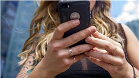 滑手機
翻美聯社達志